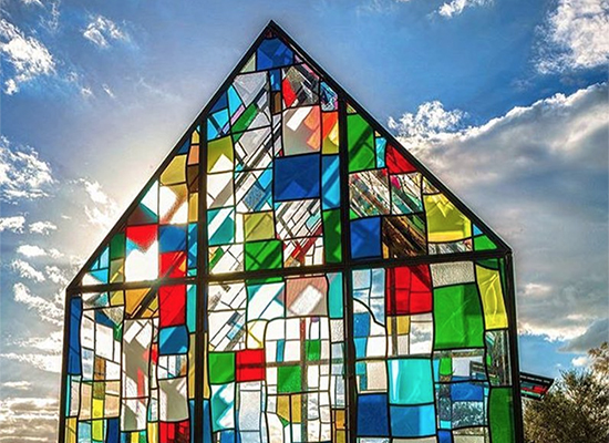 Des couleurs transparentes avec Tom Fruin