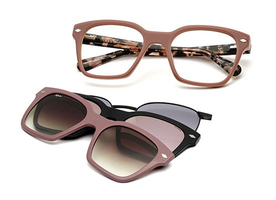 Brown eyeglasses with removable sun clips in pink and black, demonstrating versatility in style and function. Afflelou magic brand